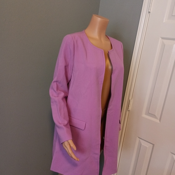 Suit - Picture 10 of 15